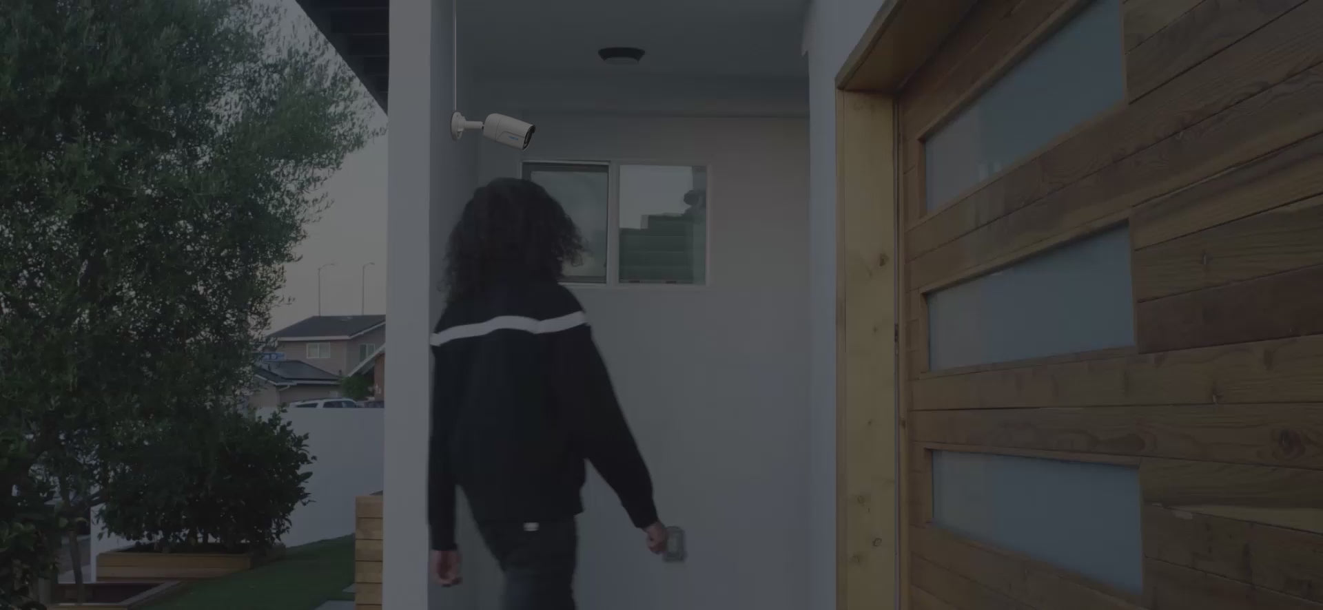 Video laden: Video van de Reolink P320 - 5 MP PoE IP outdoor beveiligingscamera met persoons-/voertuigdetectie - wit